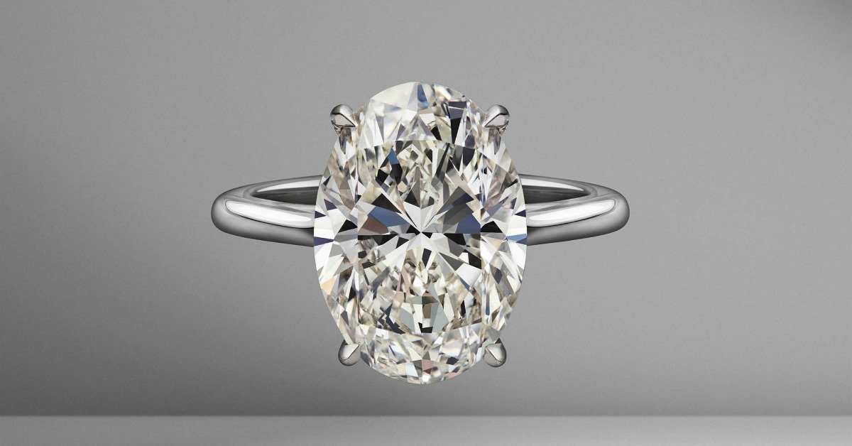What Causes the Bow-Tie Effect in Oval Diamonds?