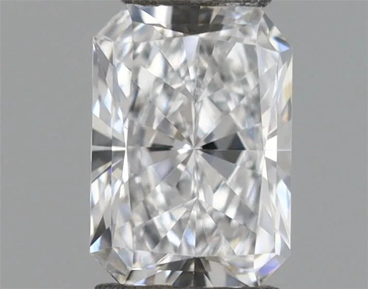 0.29ct Radiant Lab Grown Diamond (Colour D, Clarity VVS2, IGI Certified)