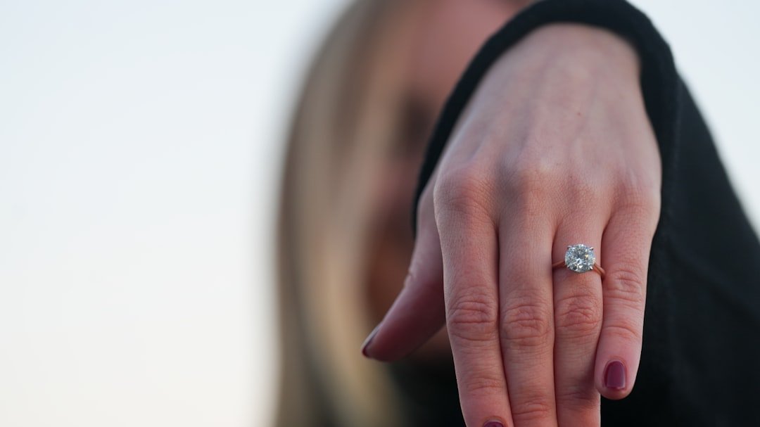 Is That a Rock or a Mountain? The 10 Carat Diamond Guide