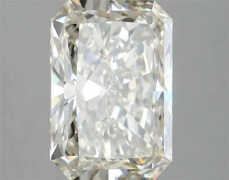 3.04ct Radiant Lab Grown Diamond (Colour H, Clarity SI1, IGI)