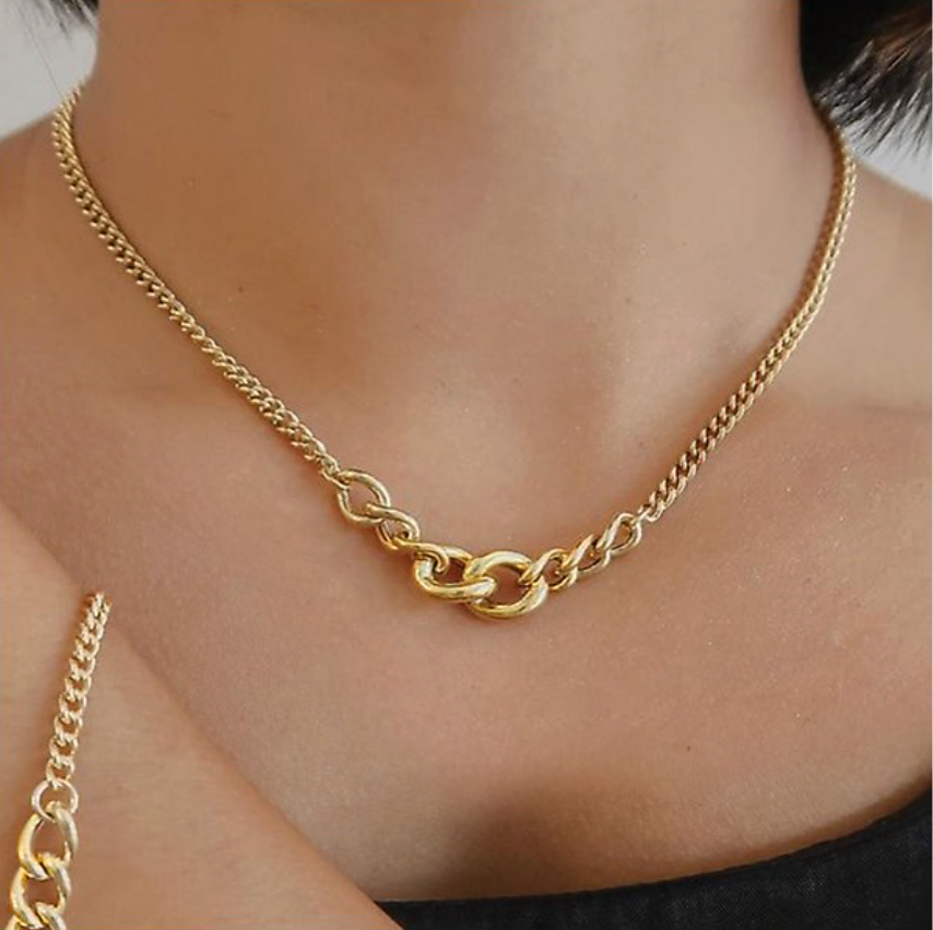 Lora Linked Curb Necklace