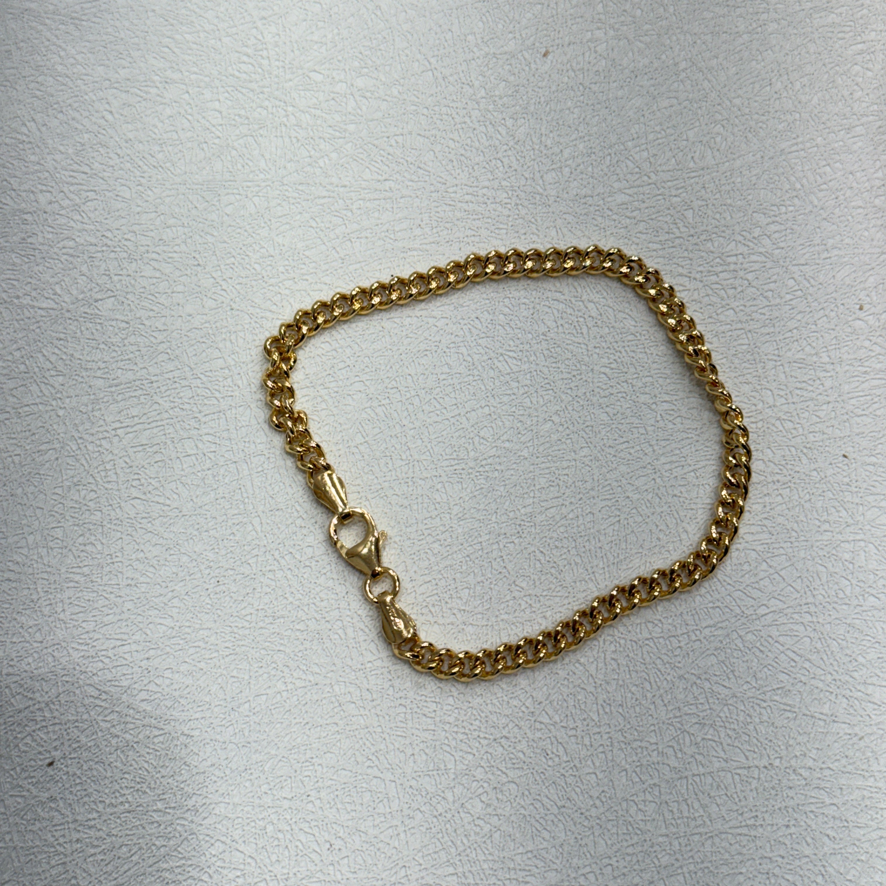 Mila Curb Link Bracelet